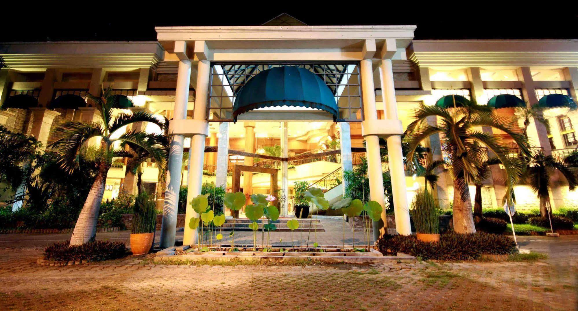 Bentani Hotel & Residence Cirebon Eksteriør billede